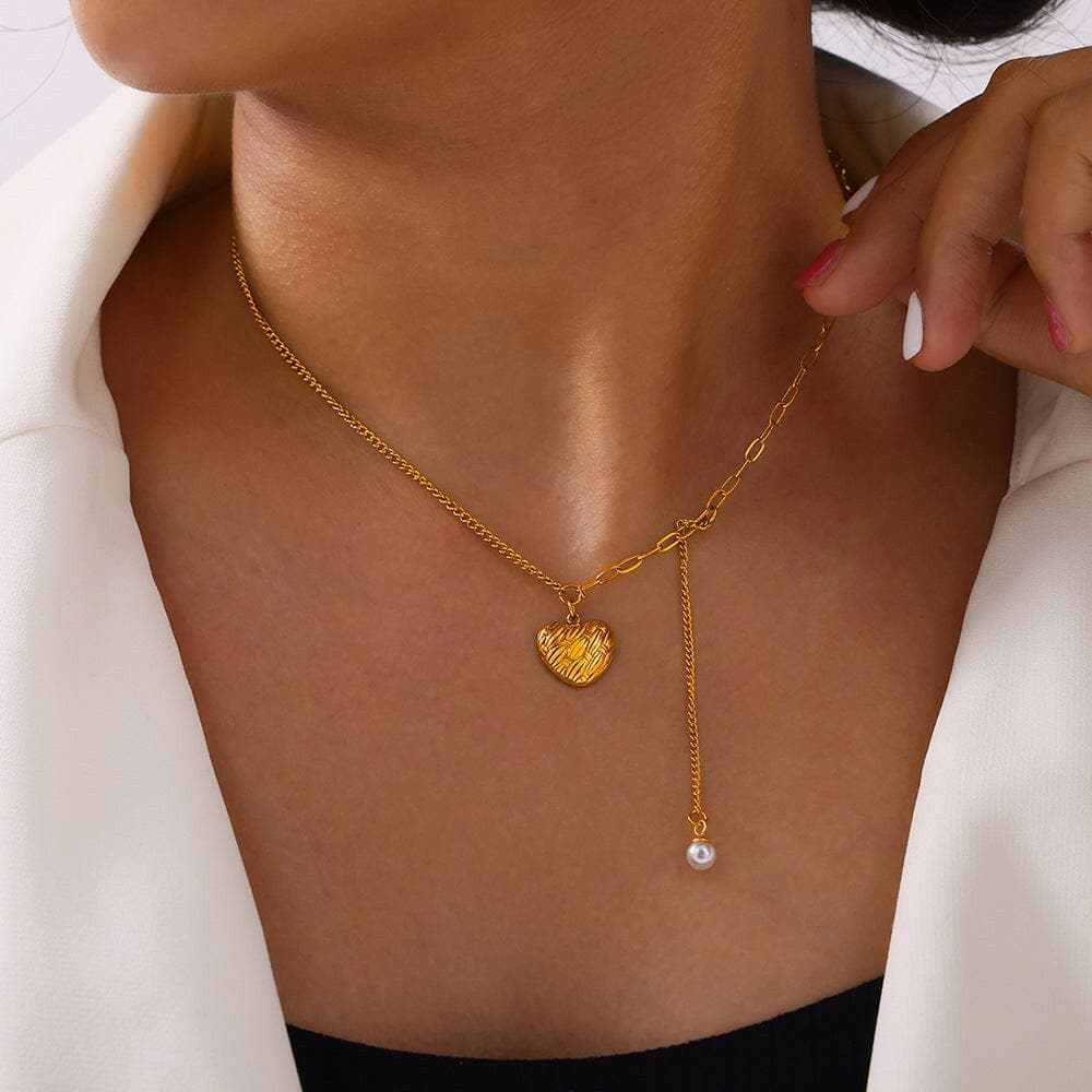 Elegant heart pendant necklace