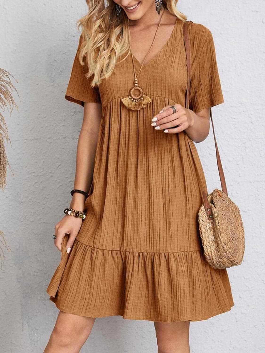 Elegant V-neck dress - 100% polyester