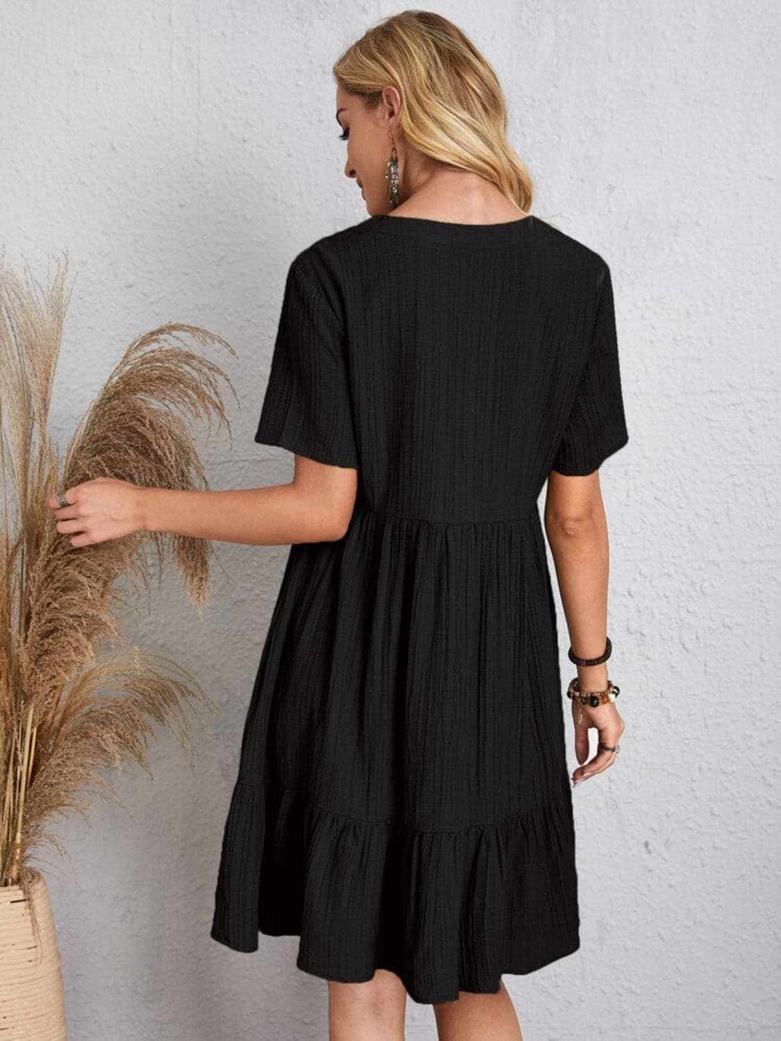 Elegant V-neck dress - 100% polyester