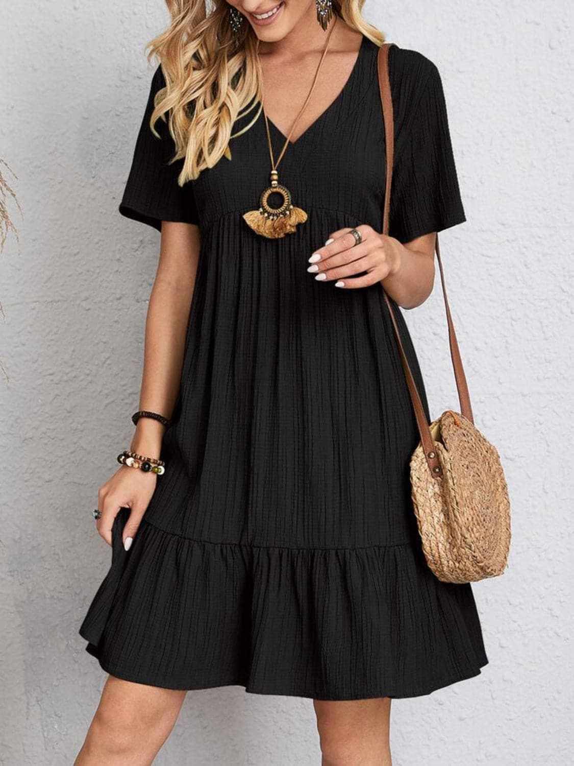 Elegant V-neck dress - 100% polyester