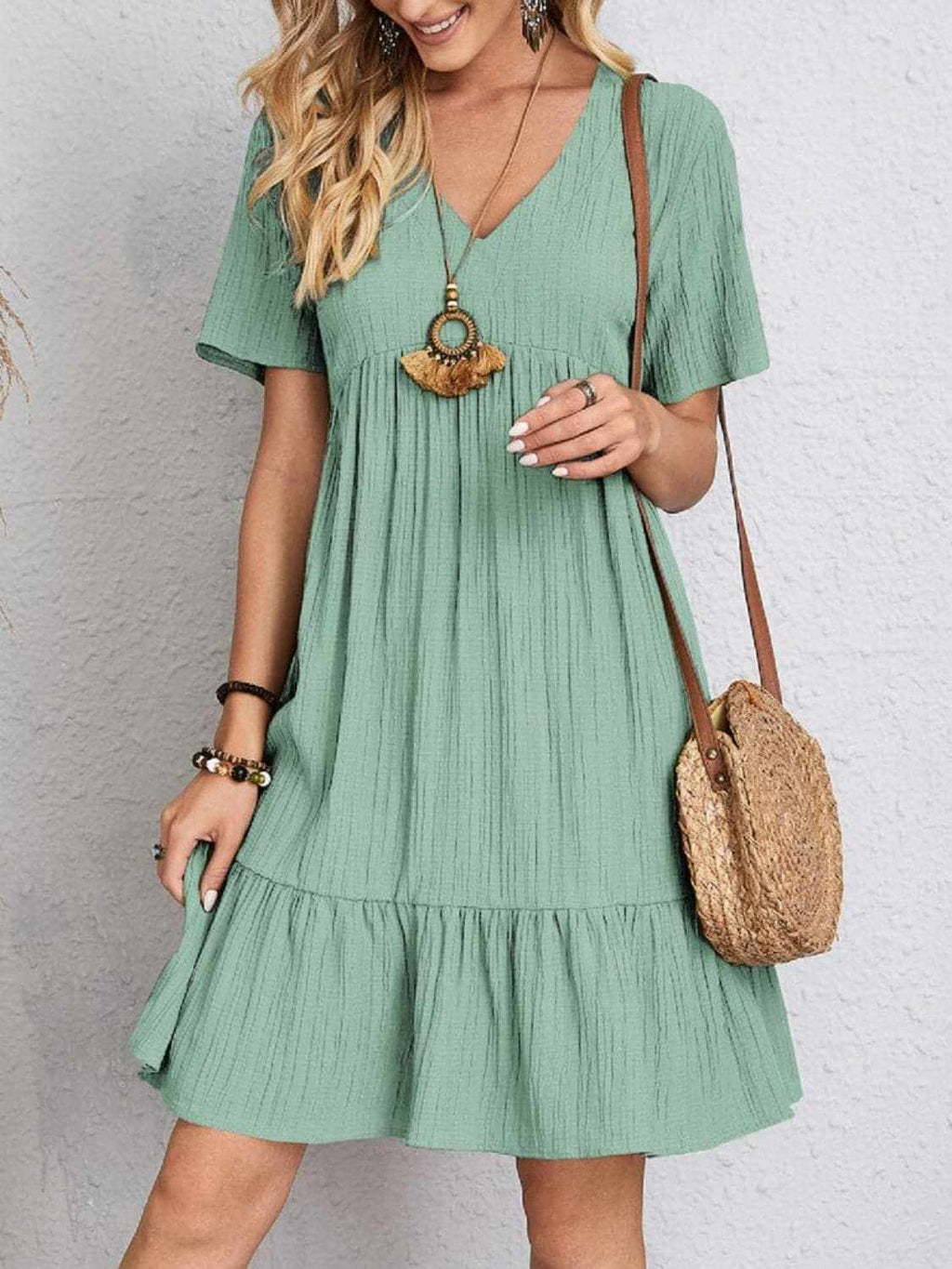 Elegant V-neck dress - 100% polyester