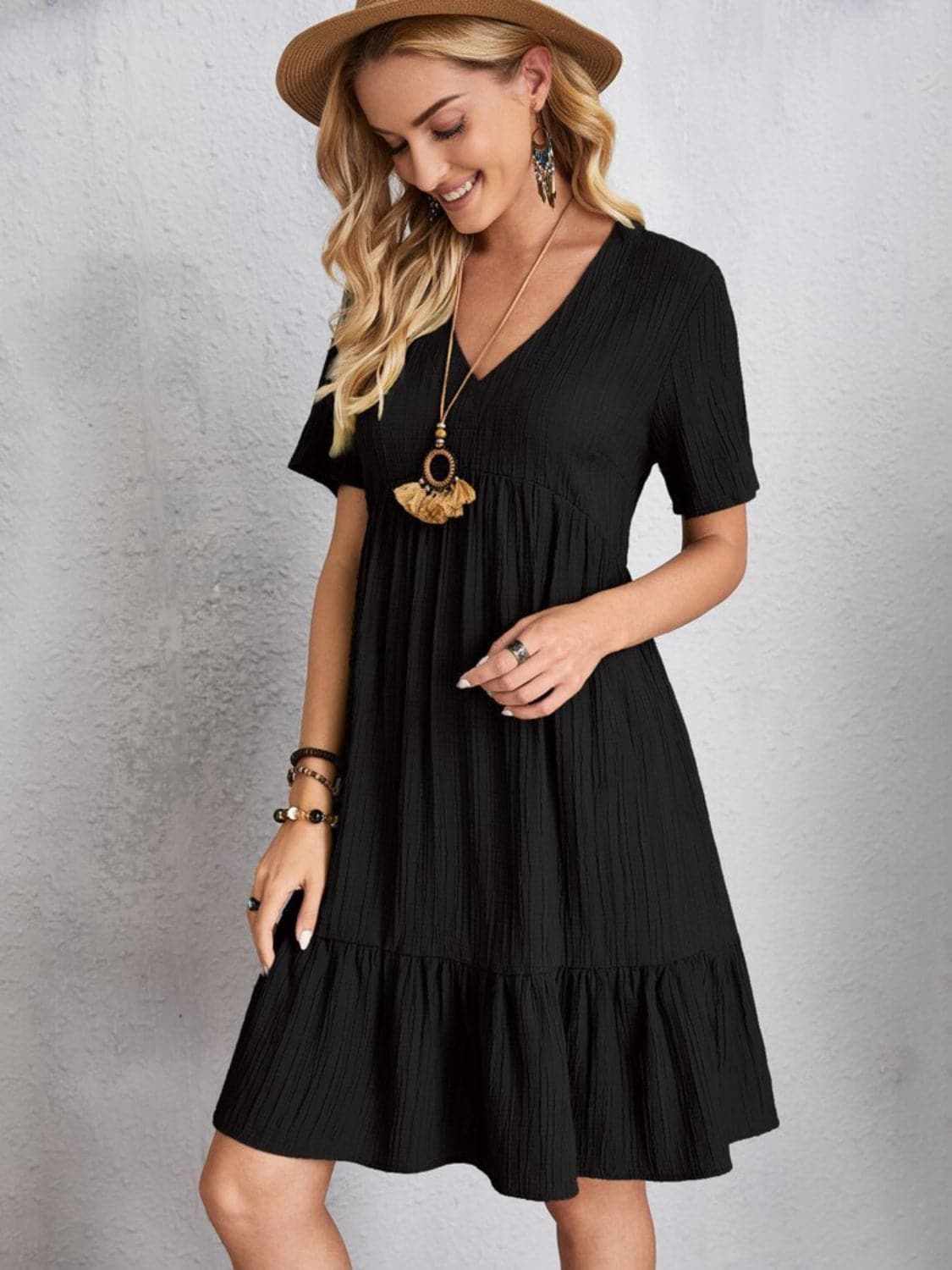 Elegant V-neck dress - 100% polyester