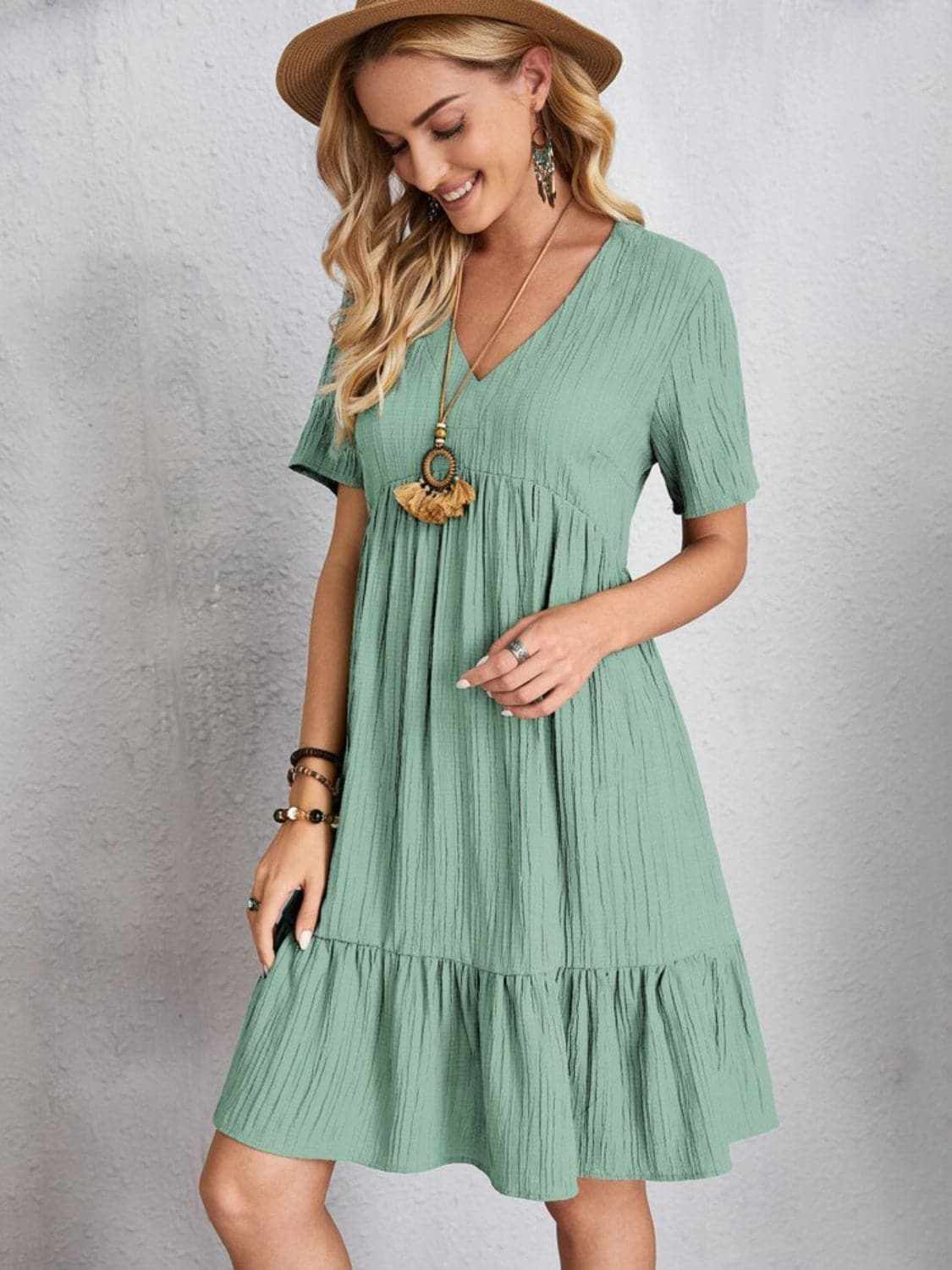 Elegant V-neck dress - 100% polyester