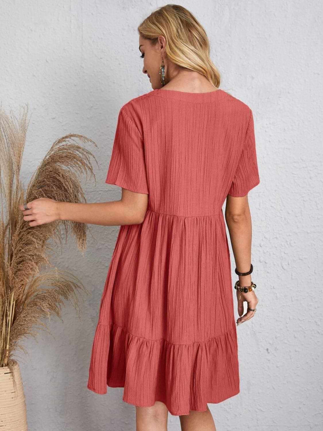 Elegant V-neck dress - 100% polyester