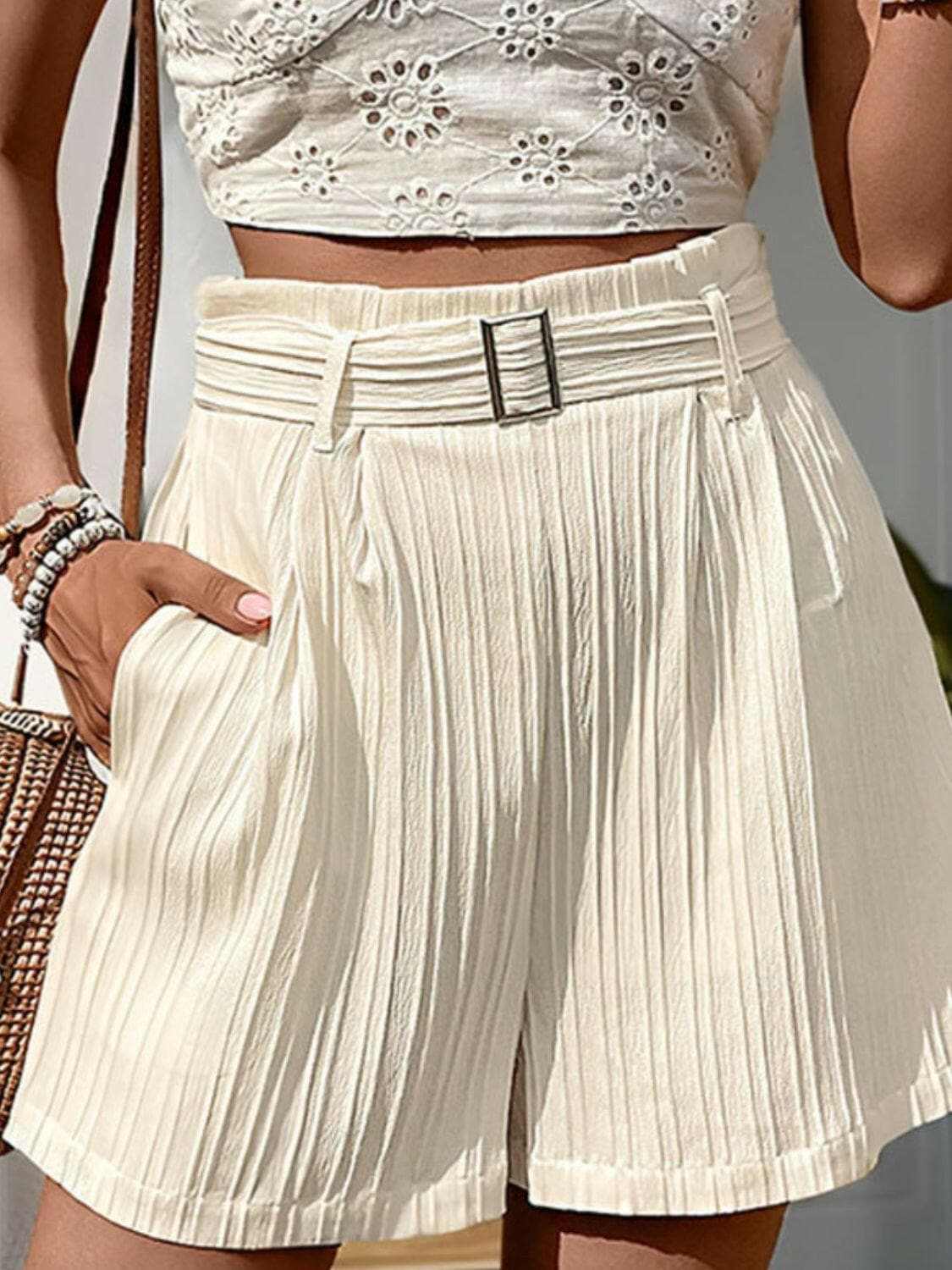 Chic high waist shorts with pockets
