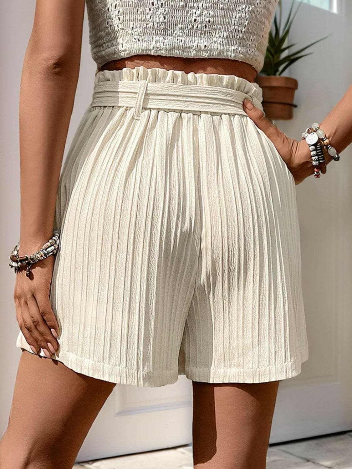 Chic high waist shorts with pockets