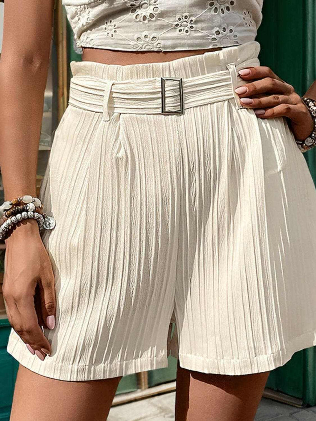 Chic high waist shorts with pockets
