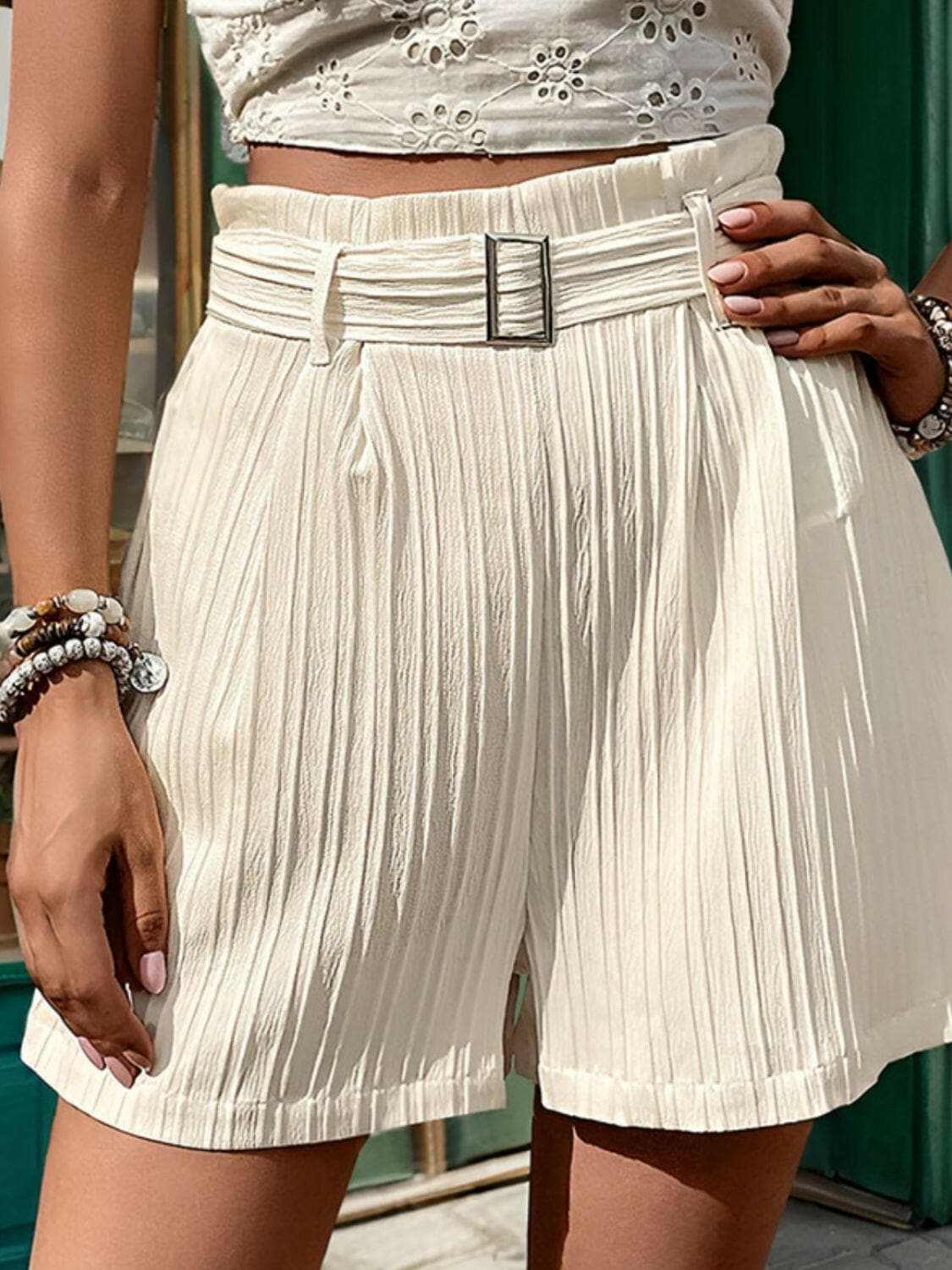 Chic high waist shorts with pockets