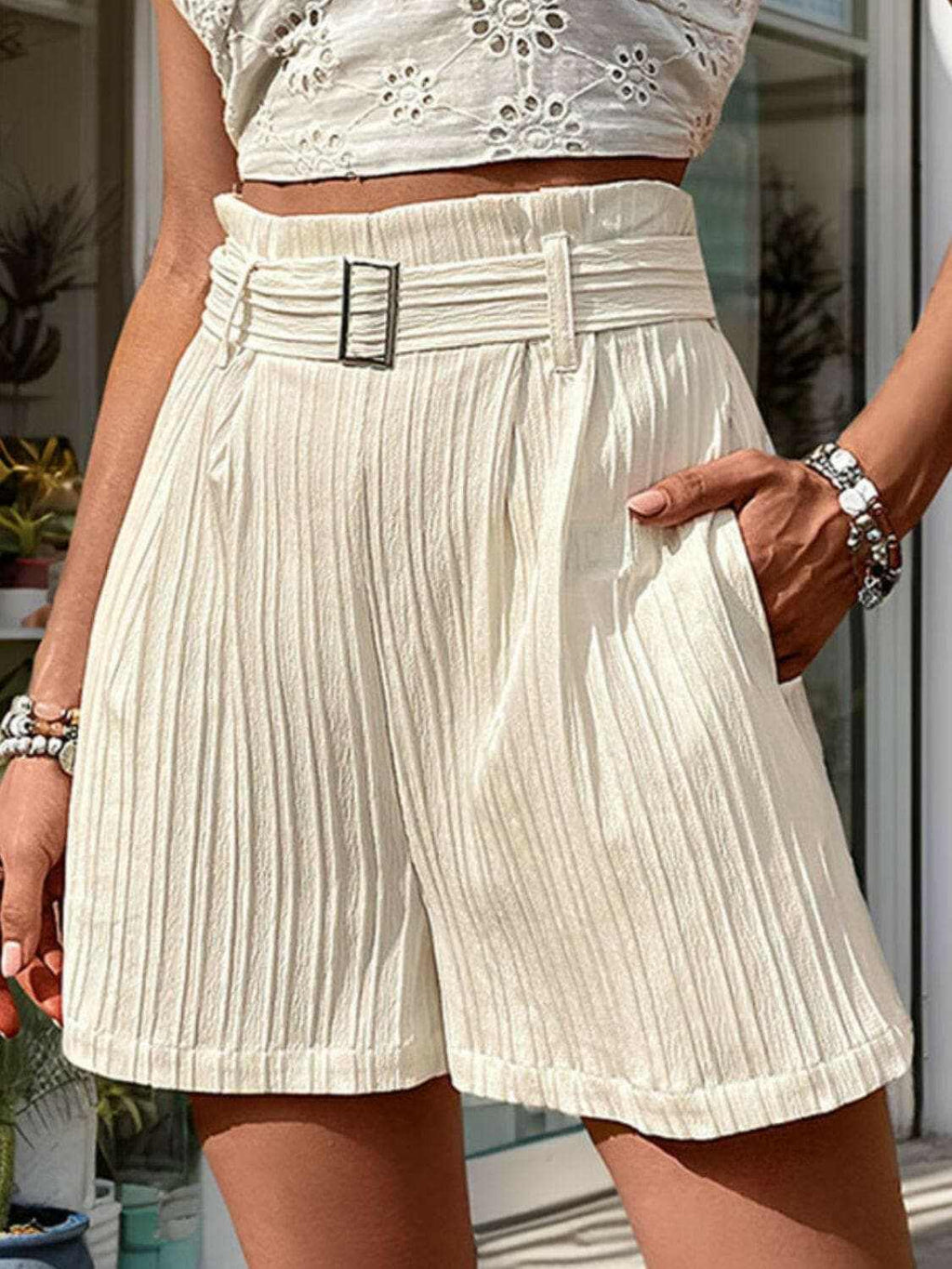 Chic high waist shorts with pockets