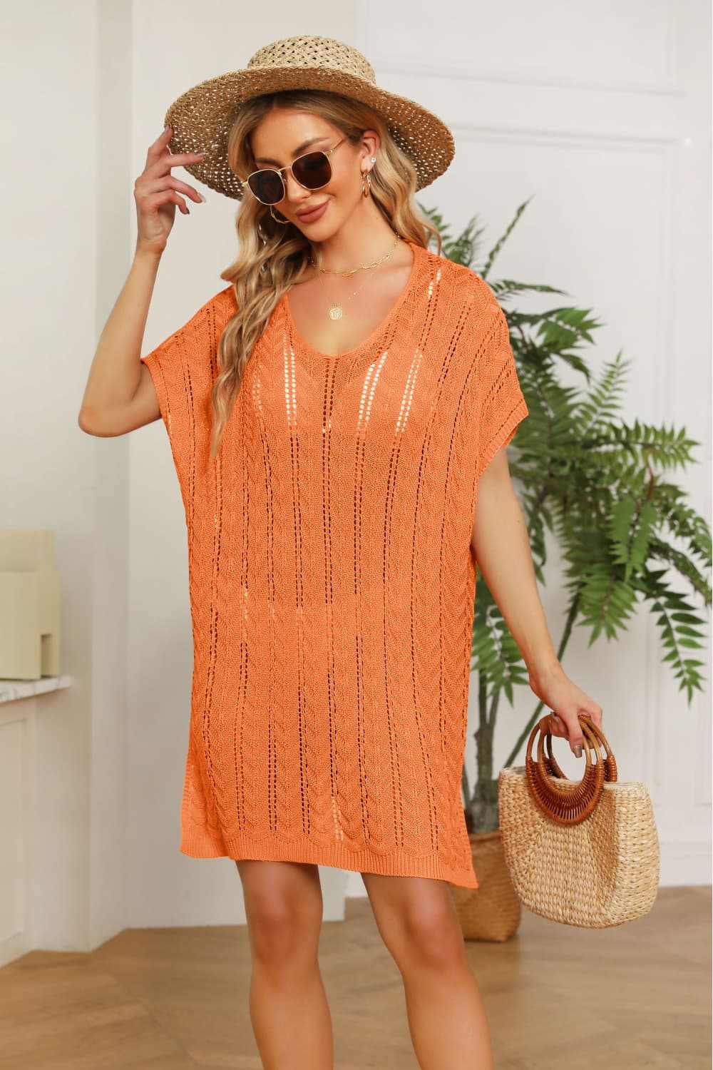 Chic openwork mini dress with slits