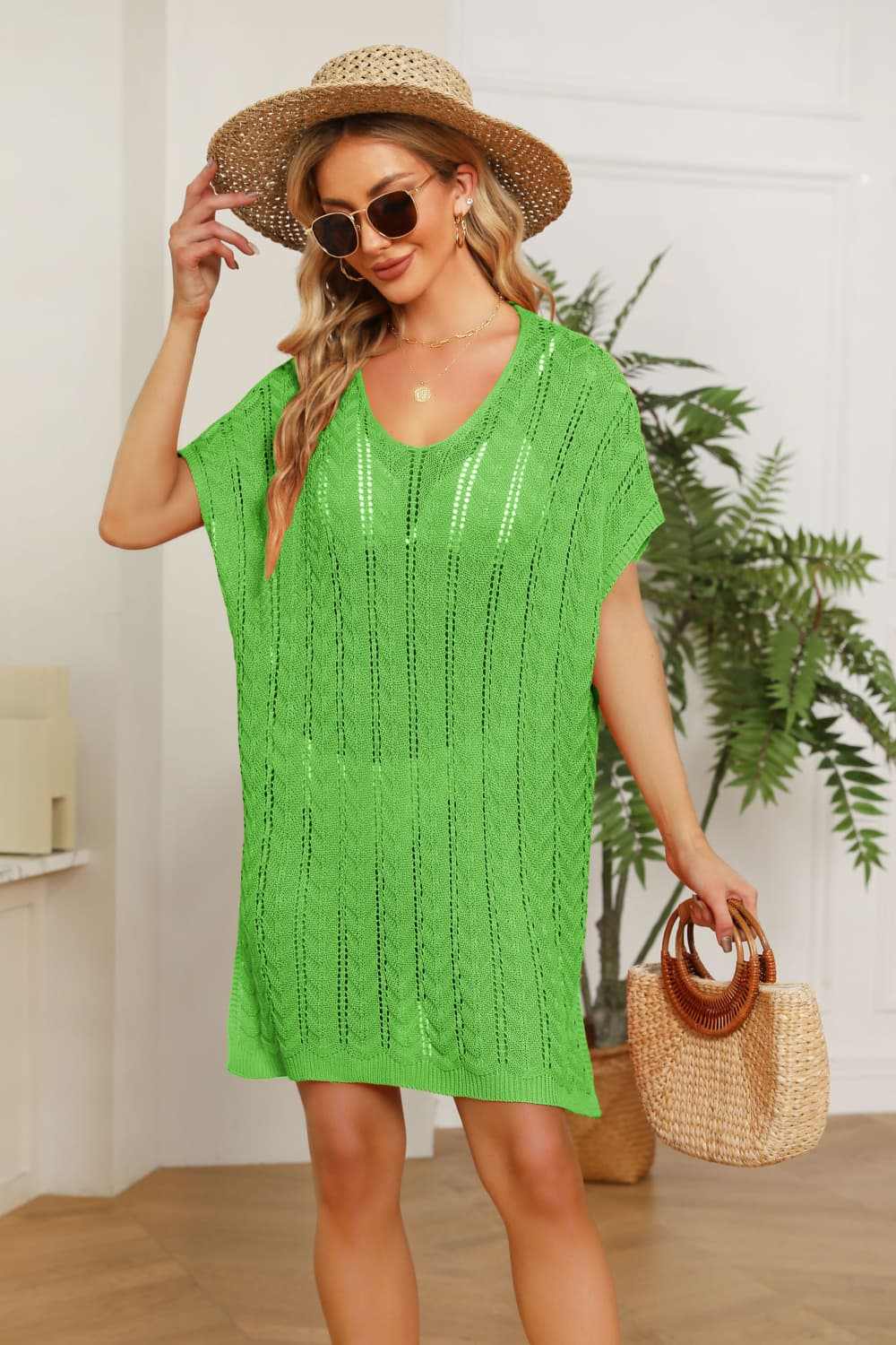 Chic openwork mini dress with slits