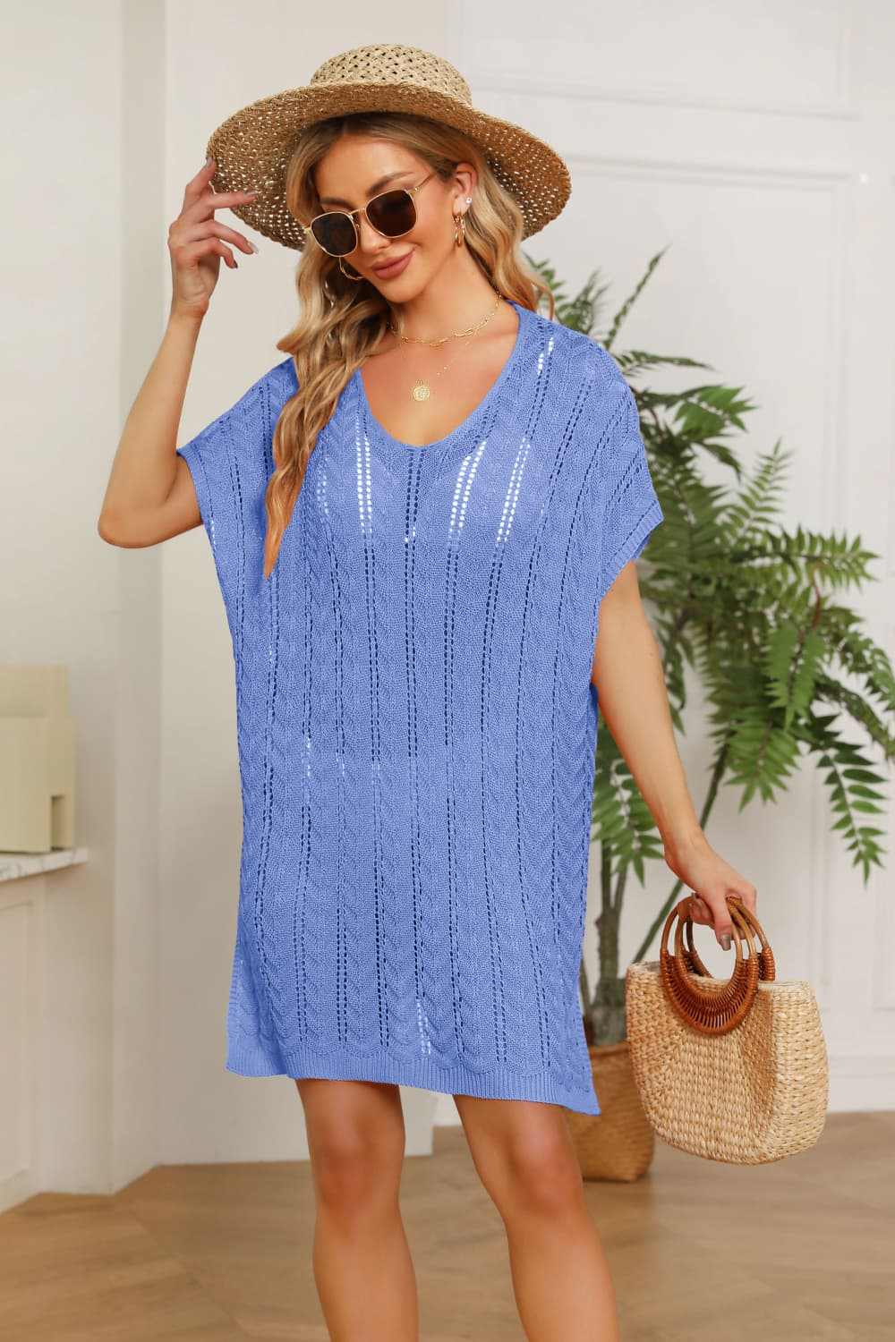Chic openwork mini dress with slits