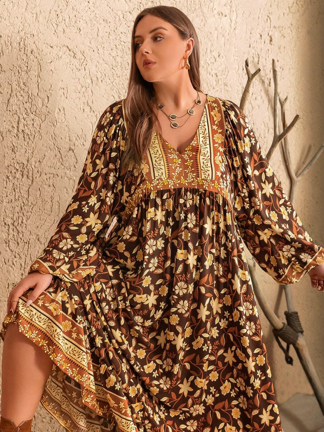 Chic plus size v-neck dress with stylish balloon sleeves