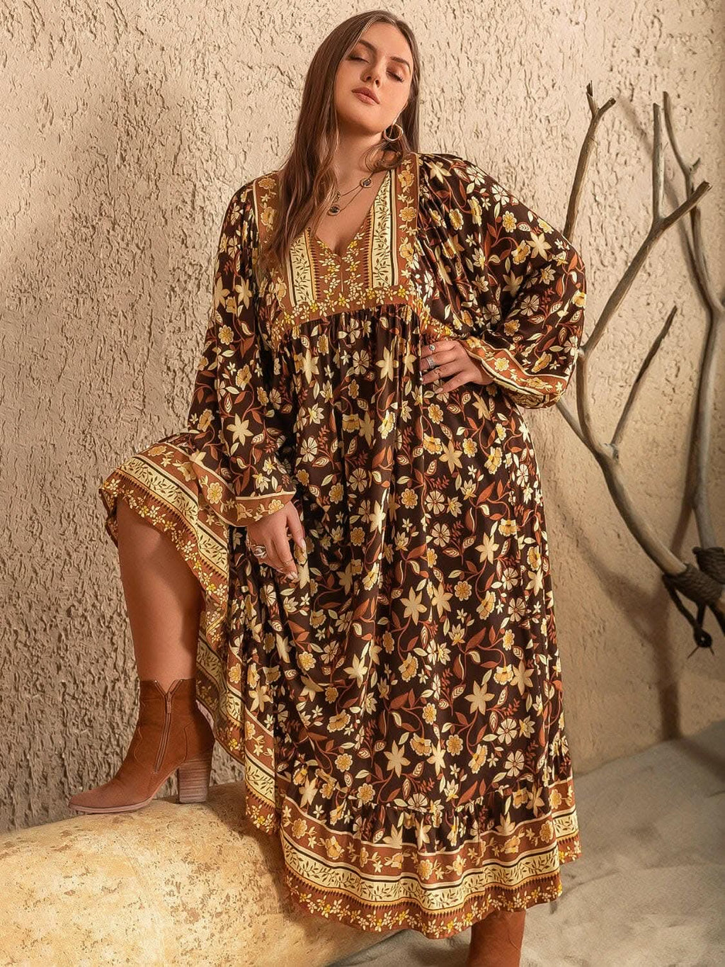 Chic plus size v-neck dress with stylish balloon sleeves
