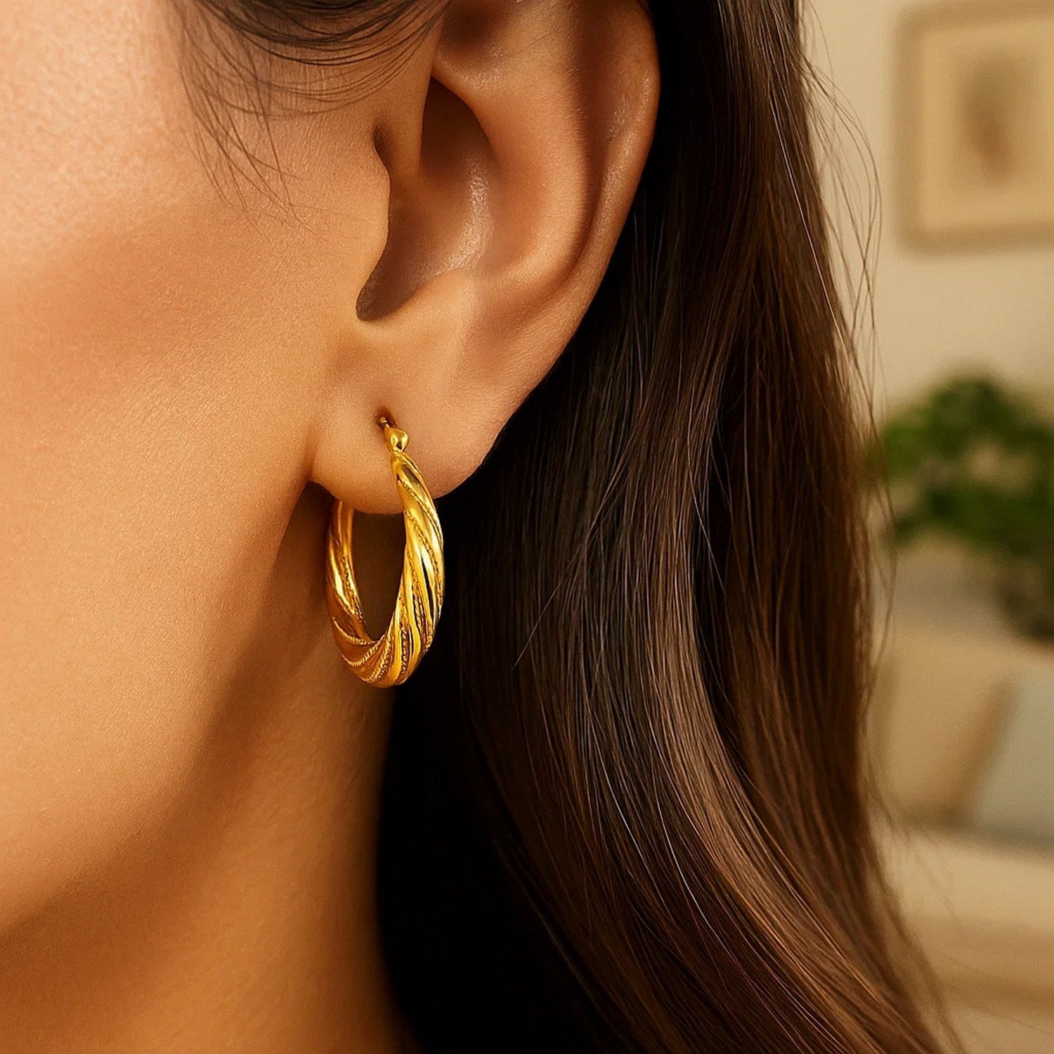14k Yellow Gold Textured Graduated Twist Hoop Earrings