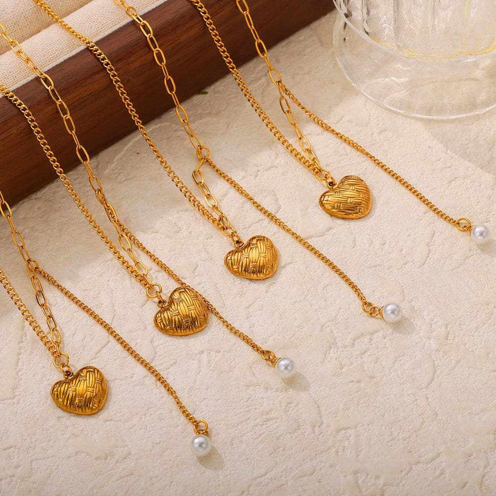 Elegant heart pendant necklace