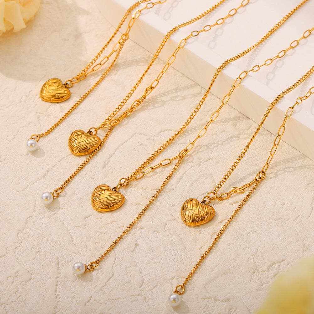 Elegant heart pendant necklace