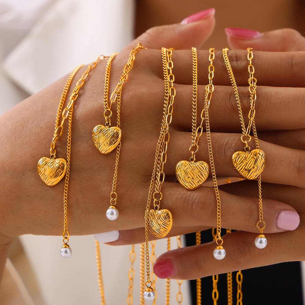 Elegant heart pendant necklace