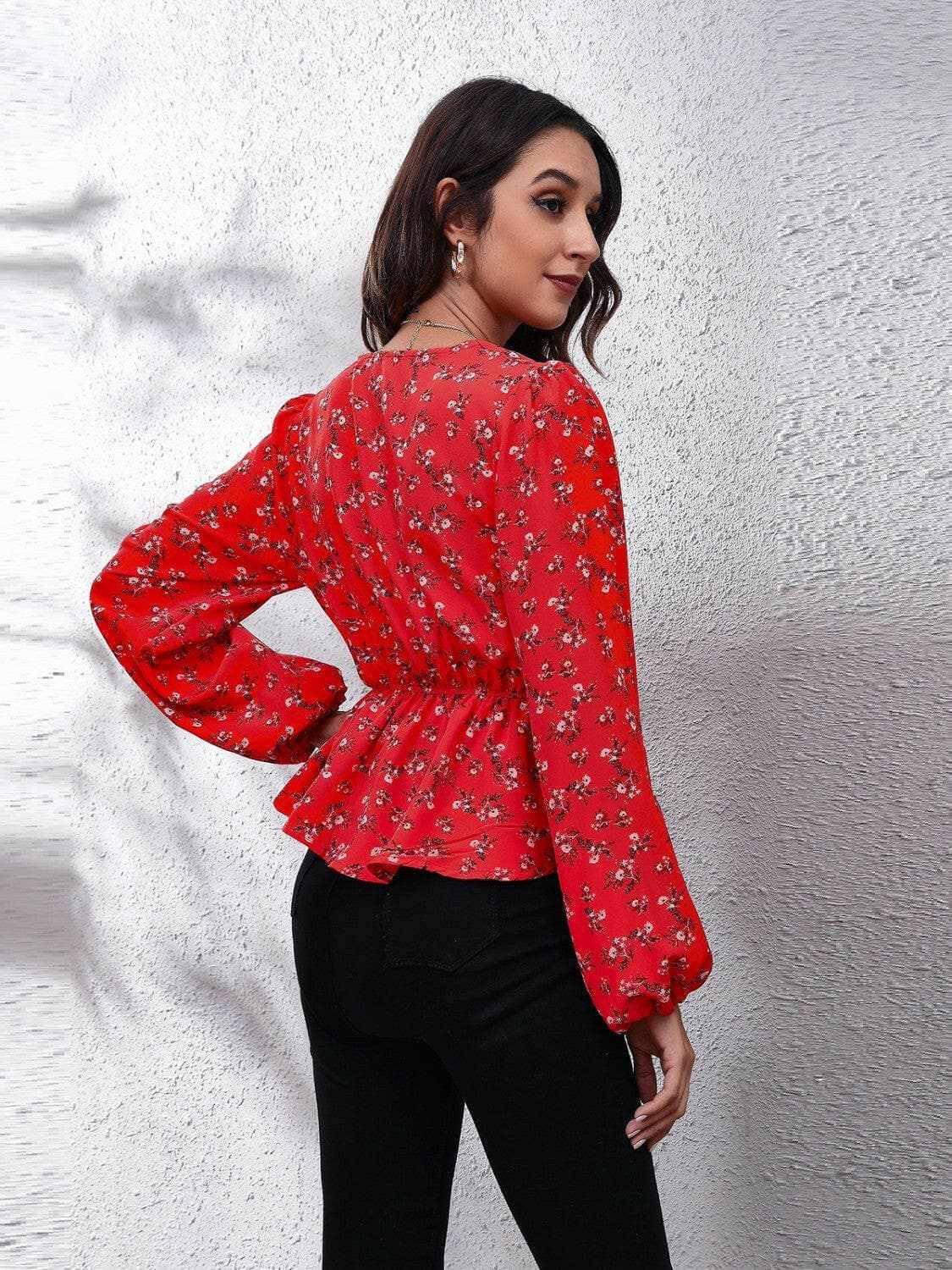 Floral v-neck blouse with sleeves