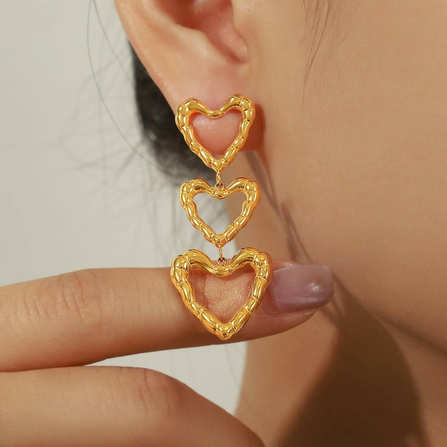 Heart-shaped titanium earrings