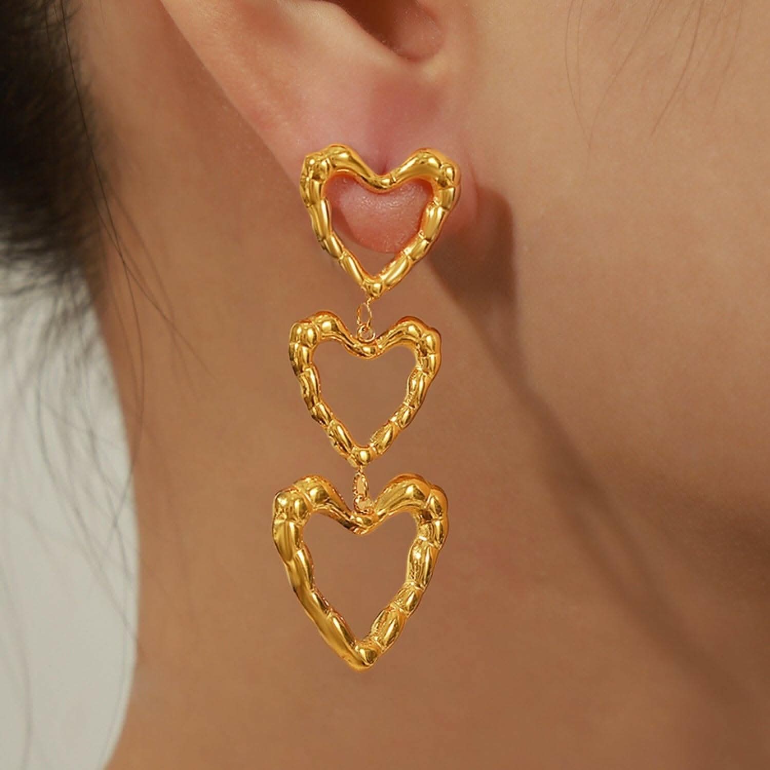 Heart-shaped titanium earrings