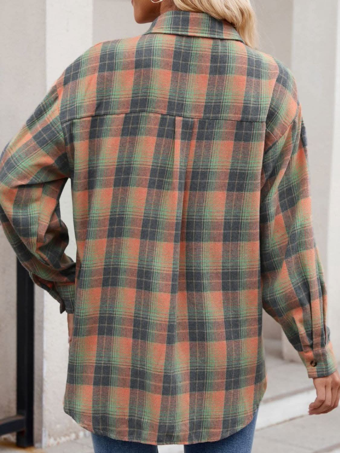 Plaid collared long sleeve shirt