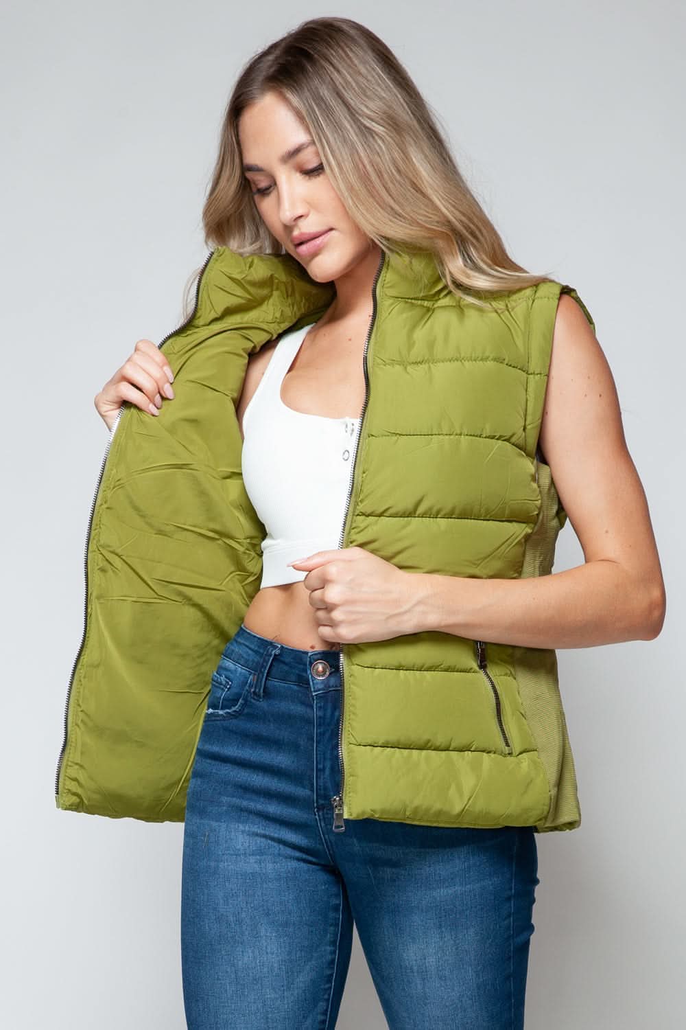Snobbish cozy zip-up turtleneck vest