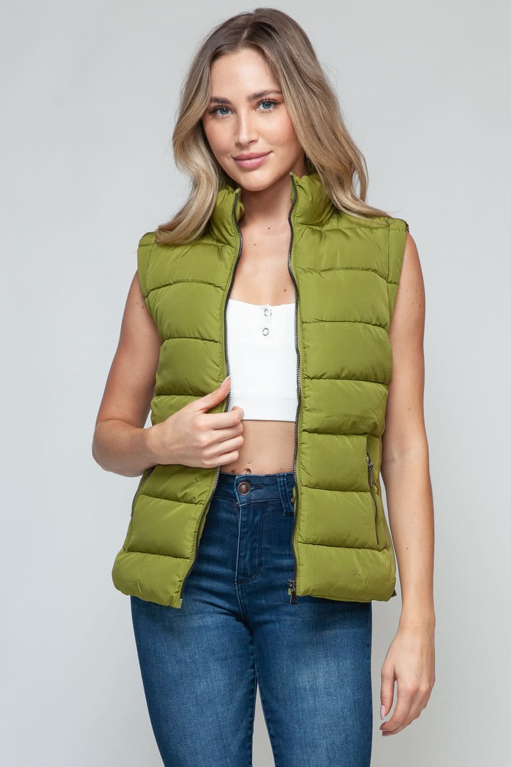 Snobbish cozy zip-up turtleneck vest