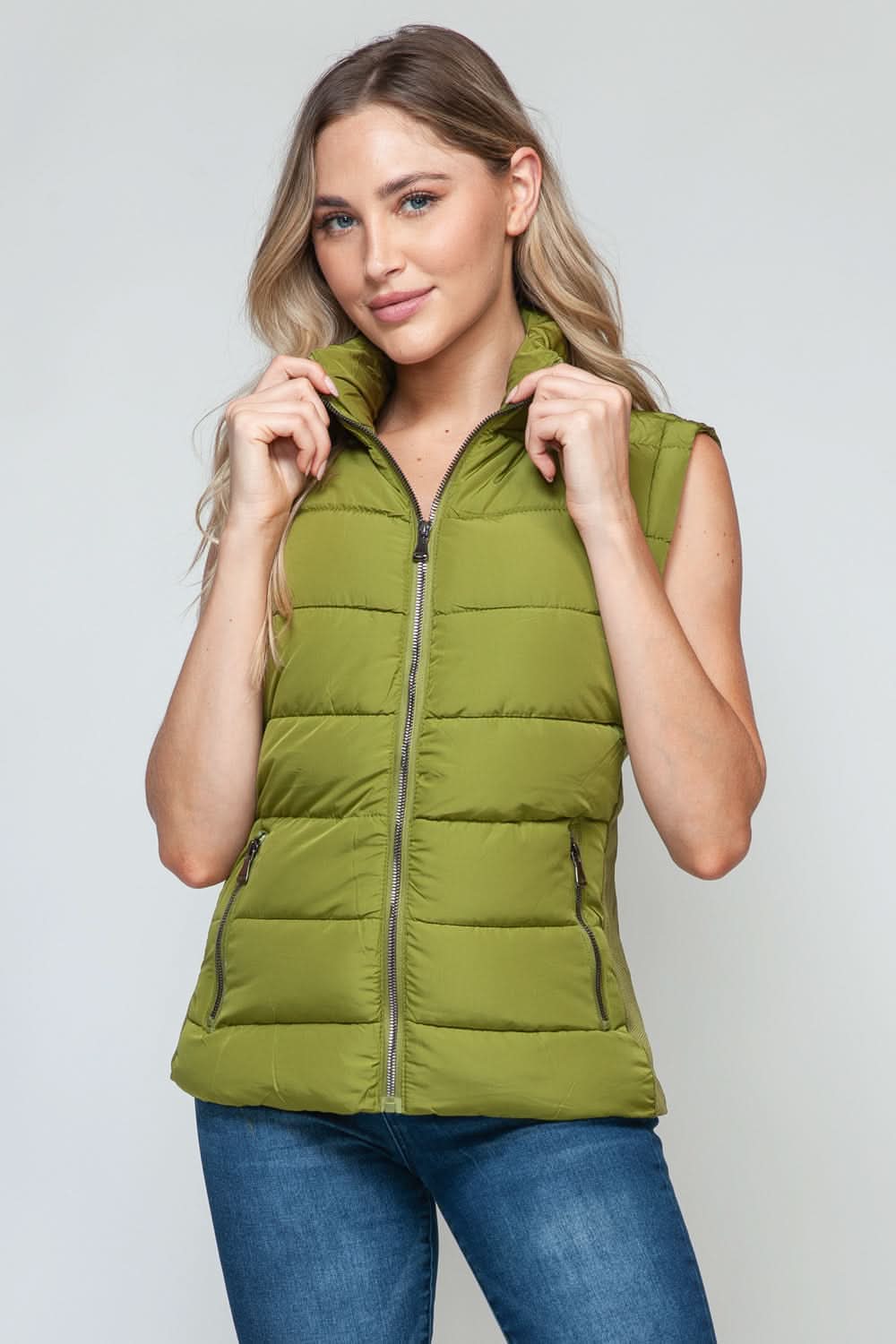Snobbish cozy zip-up turtleneck vest