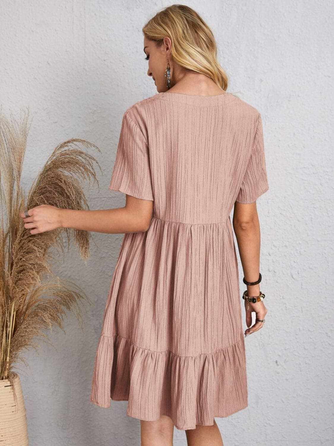 Elegant V-neck dress - 100% polyester