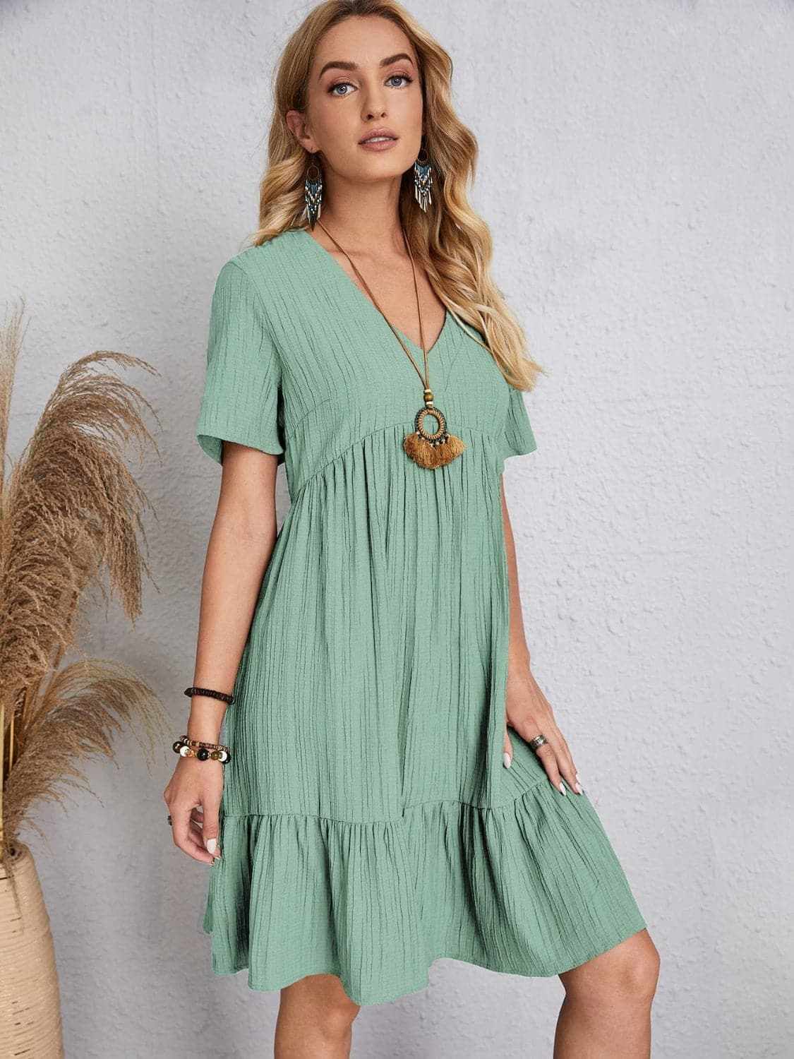 Elegant V-neck dress - 100% polyester