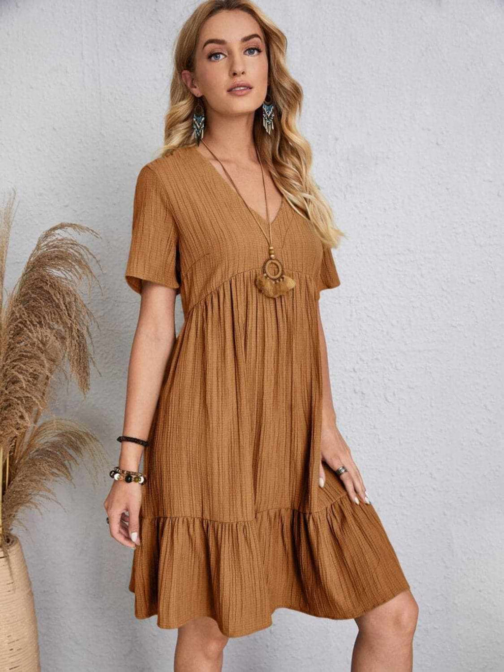 Elegant V-neck dress - 100% polyester