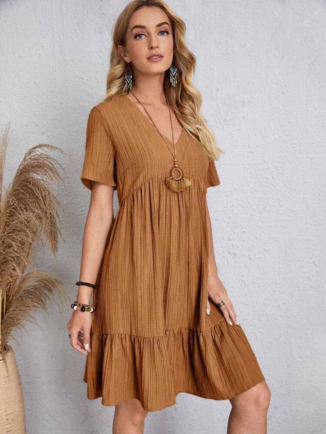 Elegant V-neck dress - 100% polyester