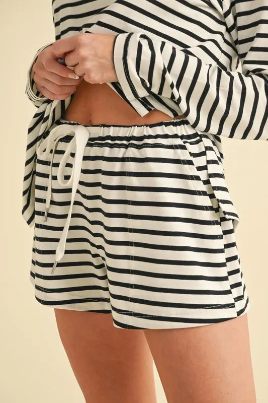 Drawstring Contrast Striped Shorts