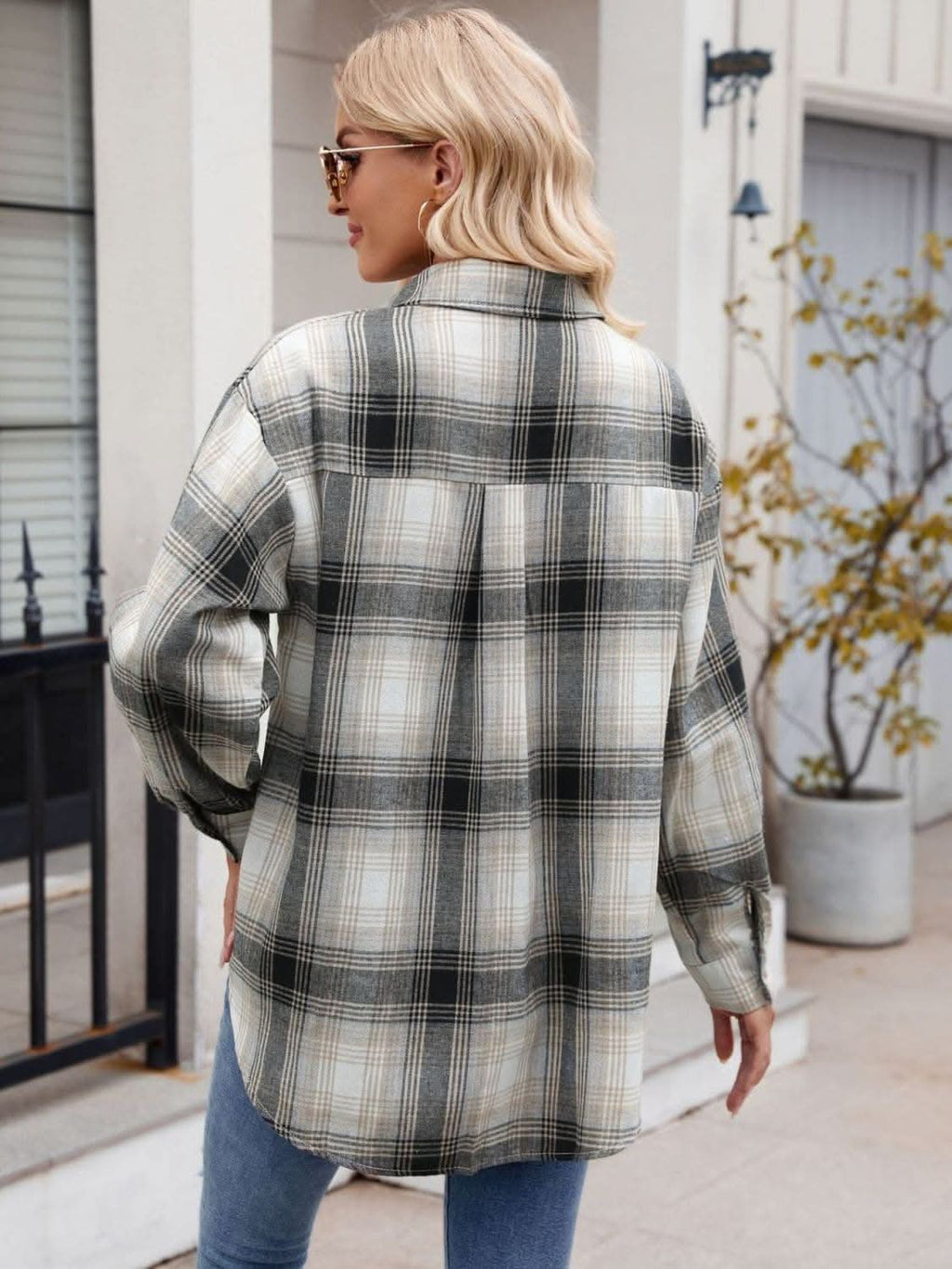 Plaid collared long sleeve shirt