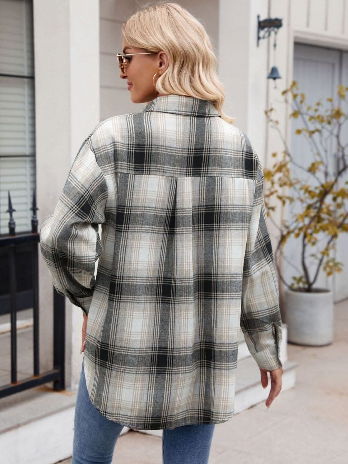 Plaid collared long sleeve shirt