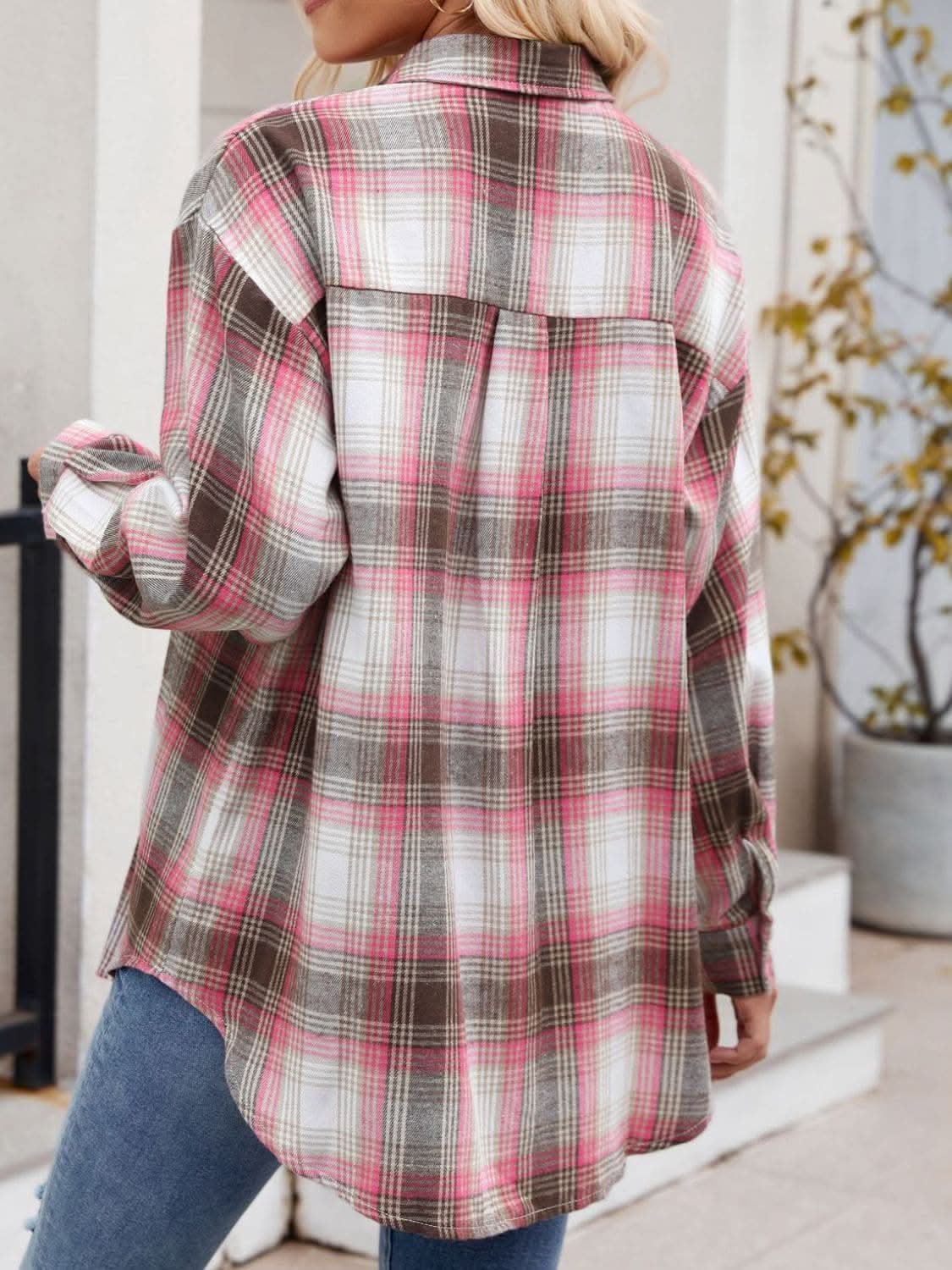 Plaid collared long sleeve shirt