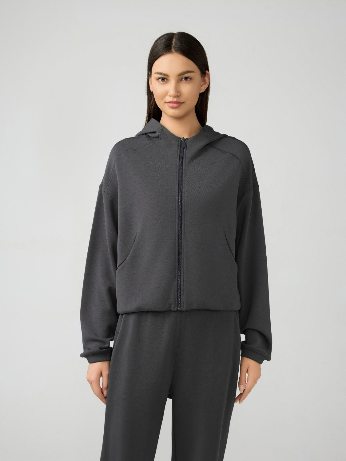 Hooded zip sweatshirt with pockets