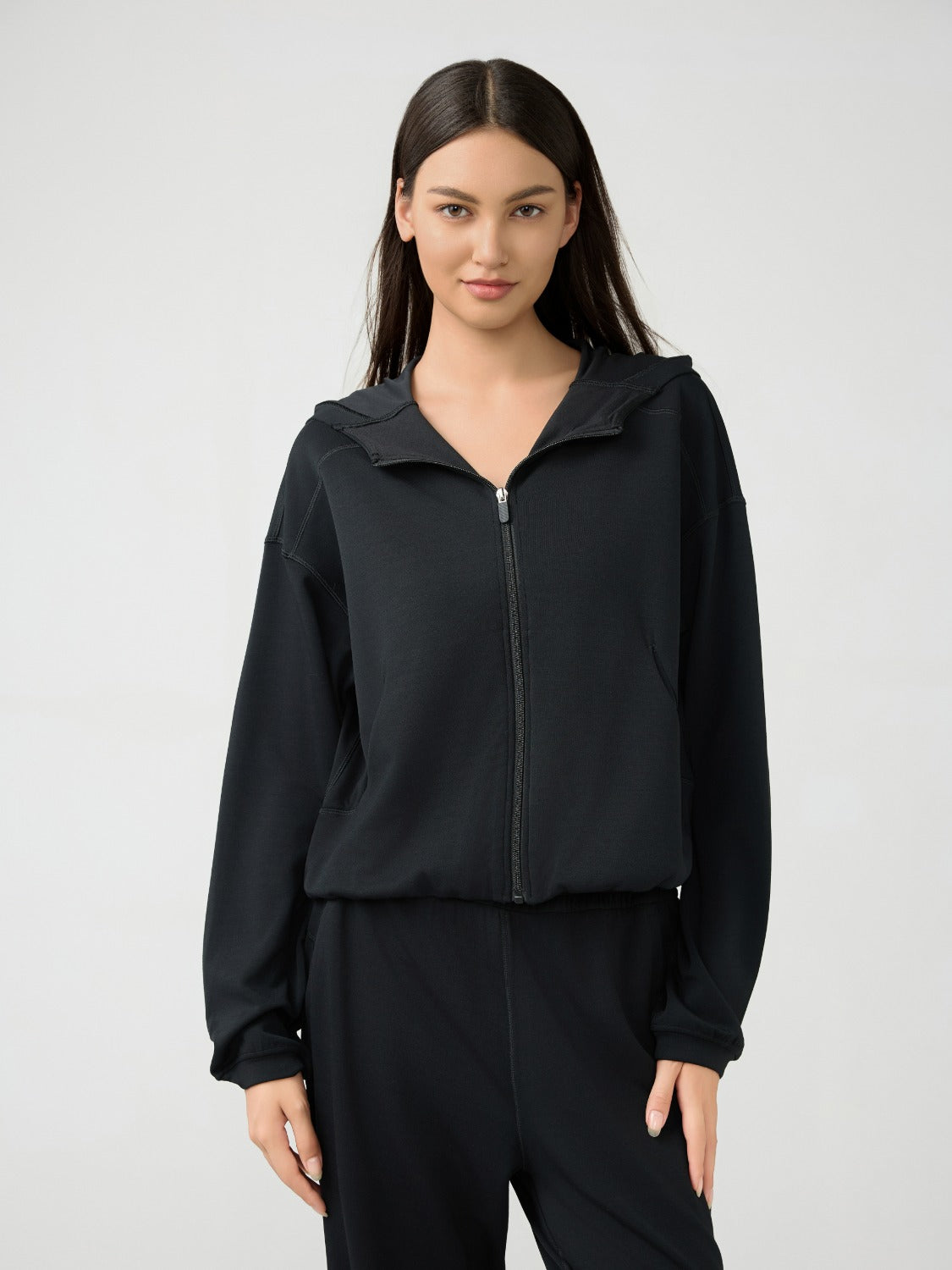 Hooded zip sweatshirt with pockets